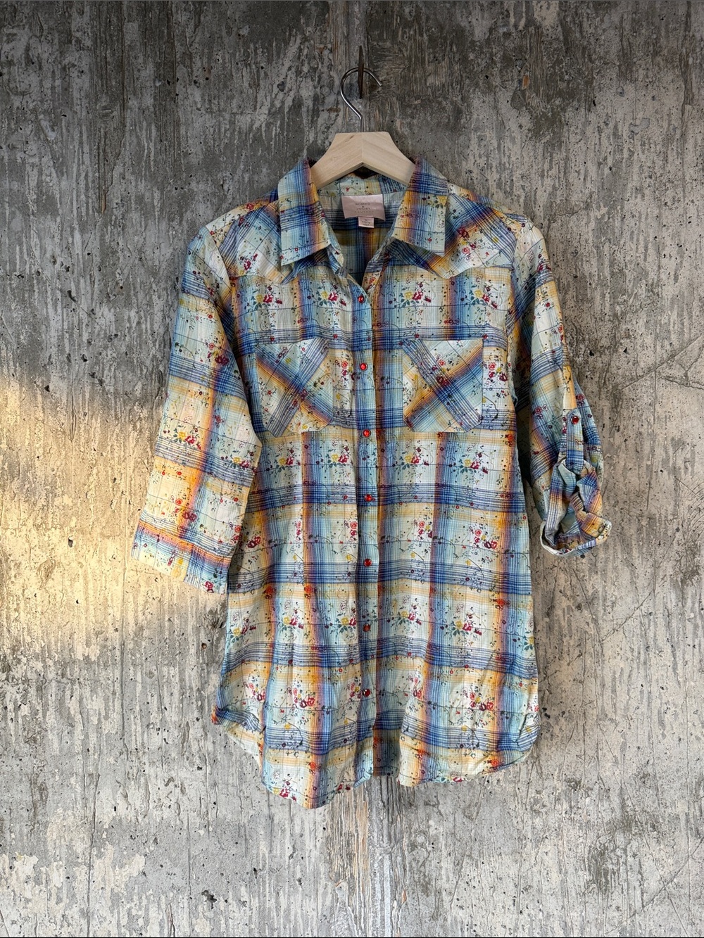 ROMEO & JULIET COUTURE Women's Plaid Snap Button Up Shirt Floral Print Size M